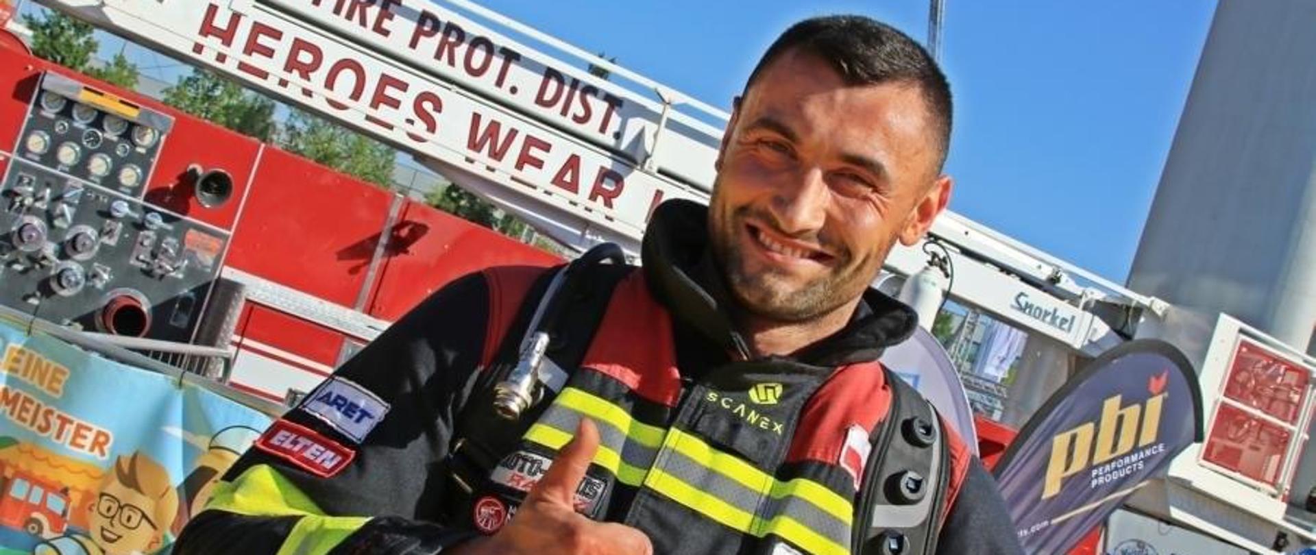 Adam Spychała w ubraniu specjalnym