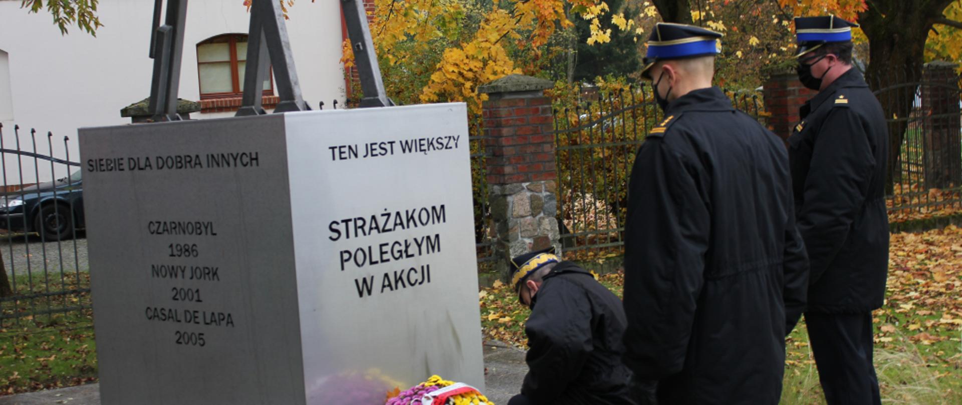 Na zdjęciu delegacja kierownictwa KW PSP