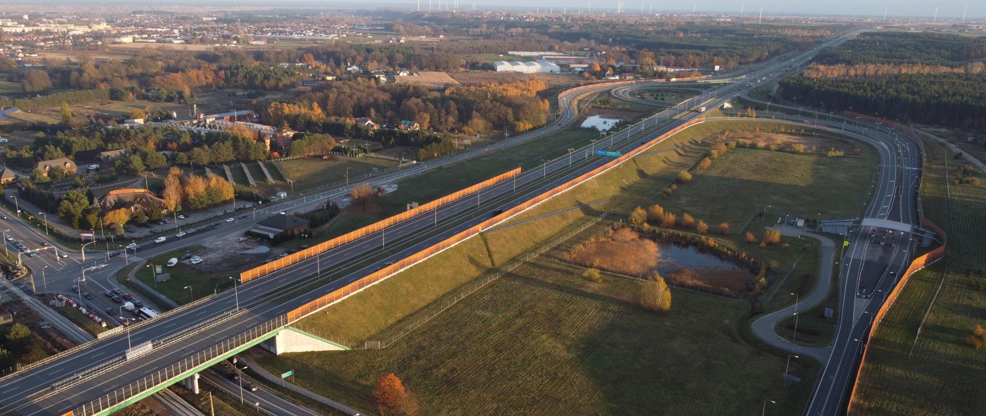 Węzeł Ciechocinek (A1). Po prawej nieczynna Stacja poboru opłat.