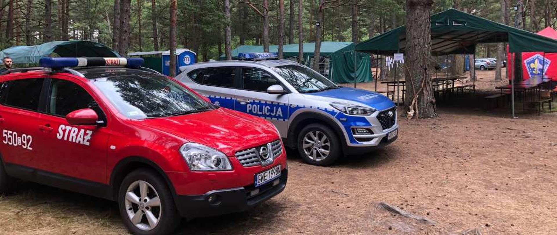 na zdjęciu pojazdy straży pożarnej i policji na obozie harcerskim