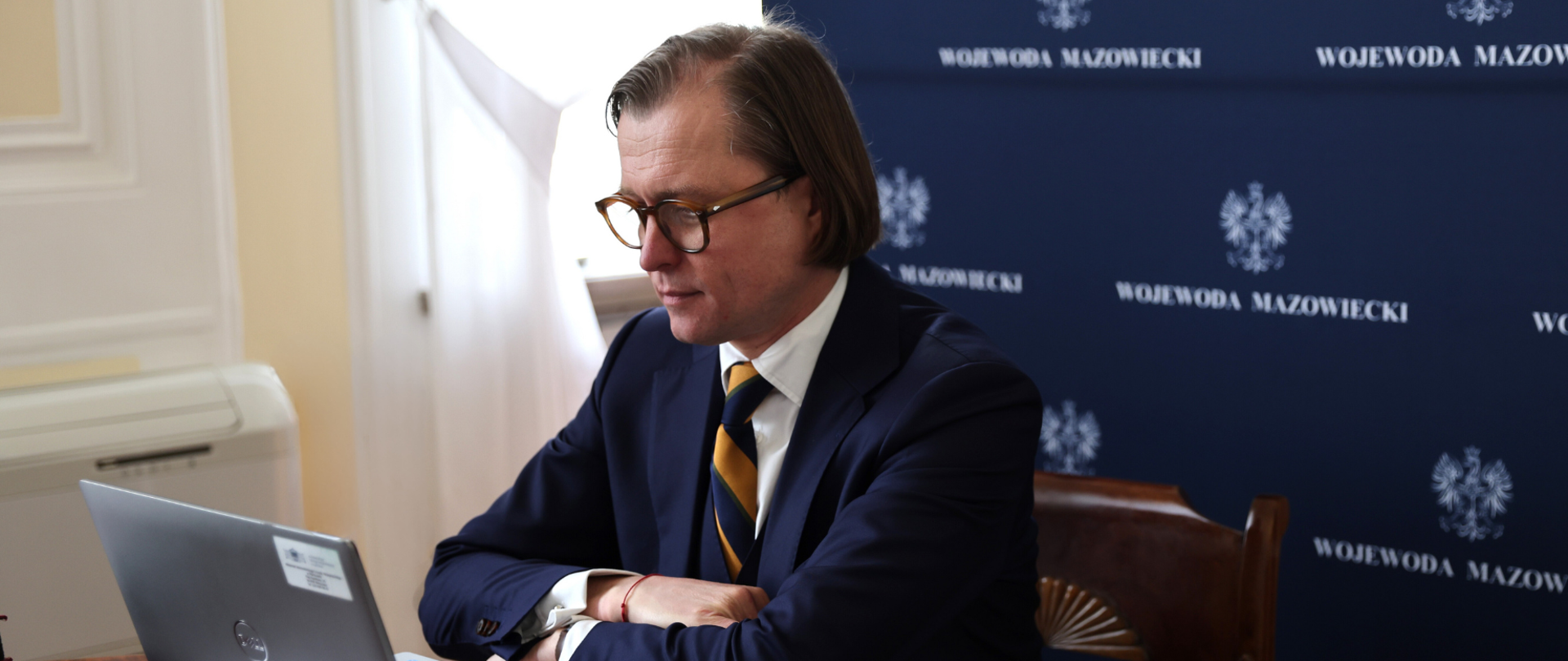 Na zdjęciu widać mężczyznę