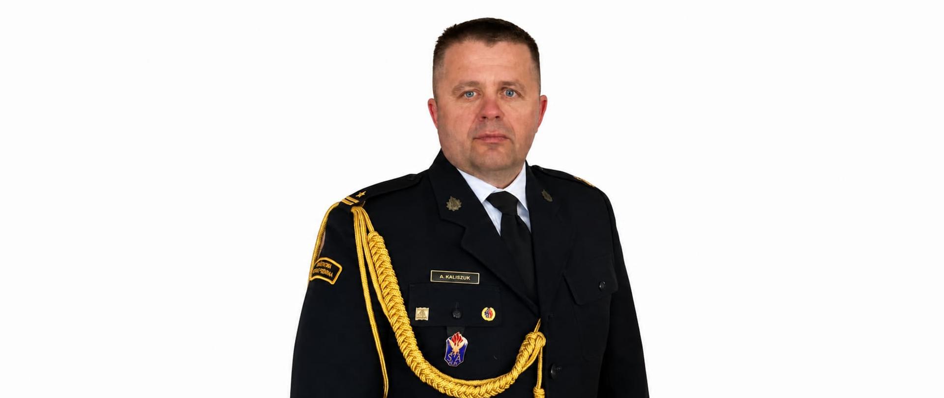mł. bryg. Andrzej Kaliszuk Zastępca Komendanta Powiatowego PSP w Braniewie, w mundurze galowym.