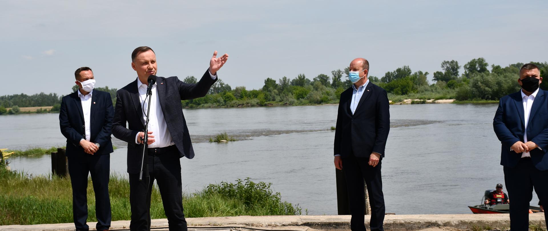 Wystąpienie Prezydenta RP Andrzeja Dudy podczas briefingu prasowego.