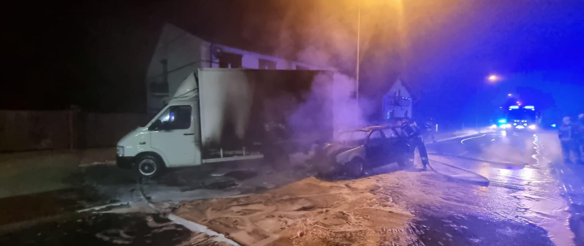 Pożar samochodów na ul. Środkowej w Grodzisku Wlkp. 