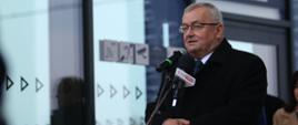 Minister Andrzej Adamczyk wziął udział w otwarciu nowego dworca w Sterkowcu
