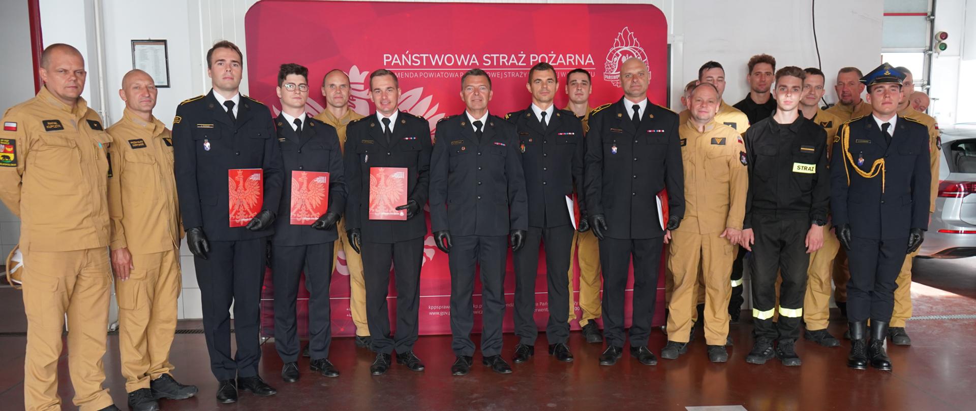Wręczenie aktów mianowania na wyższe stanowiska służbowe w KP PSP w Rawiczu 