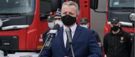 Wojewoda Mikołaj Bogdanowicz przemawia podczas uroczystości 