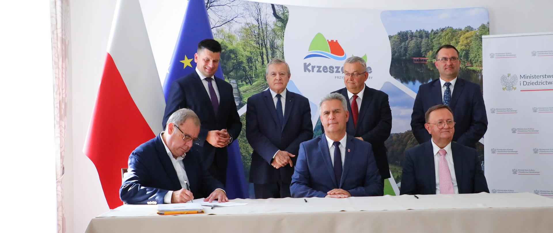 Przekazanie gruntu pod budowę sali koncertowej Państwowej Szkoły Muzycznej w Krzeszowicach, fot. D. Matloch