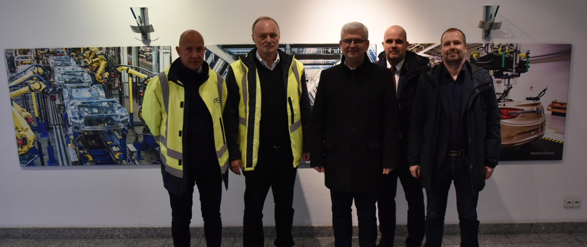 wiceminister klimatu i środowiska Ireneusz Zyska z wizytą w zakładach Stellantis w Gliwicach