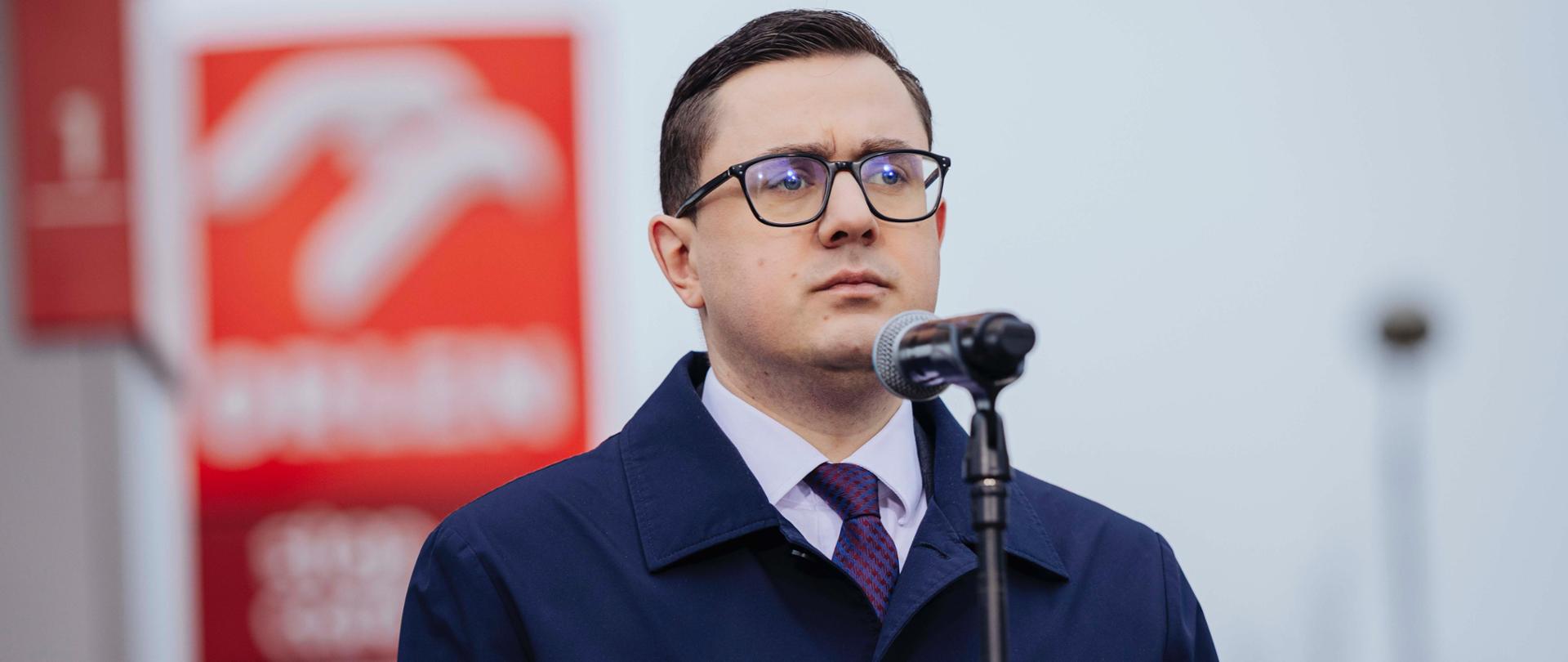 Nowe stawki już na pylonach. W całej Polsce kierowcy płacą mniej za paliwo