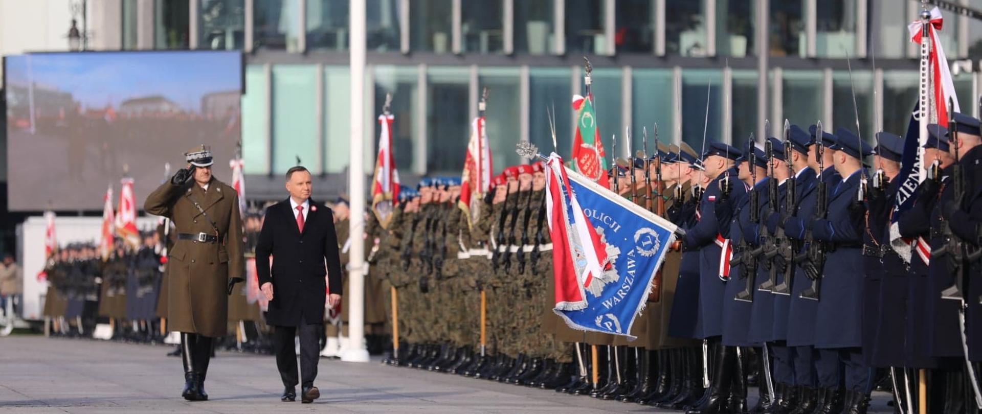 Uroczysta odprawa wart połączona z Niepodległościowym Apelem Pamięci z okazji Święta Niepodległości. Odprawa odbyła się na Placu Piłsudskiego w Warszawie. Fot. MSWiA.