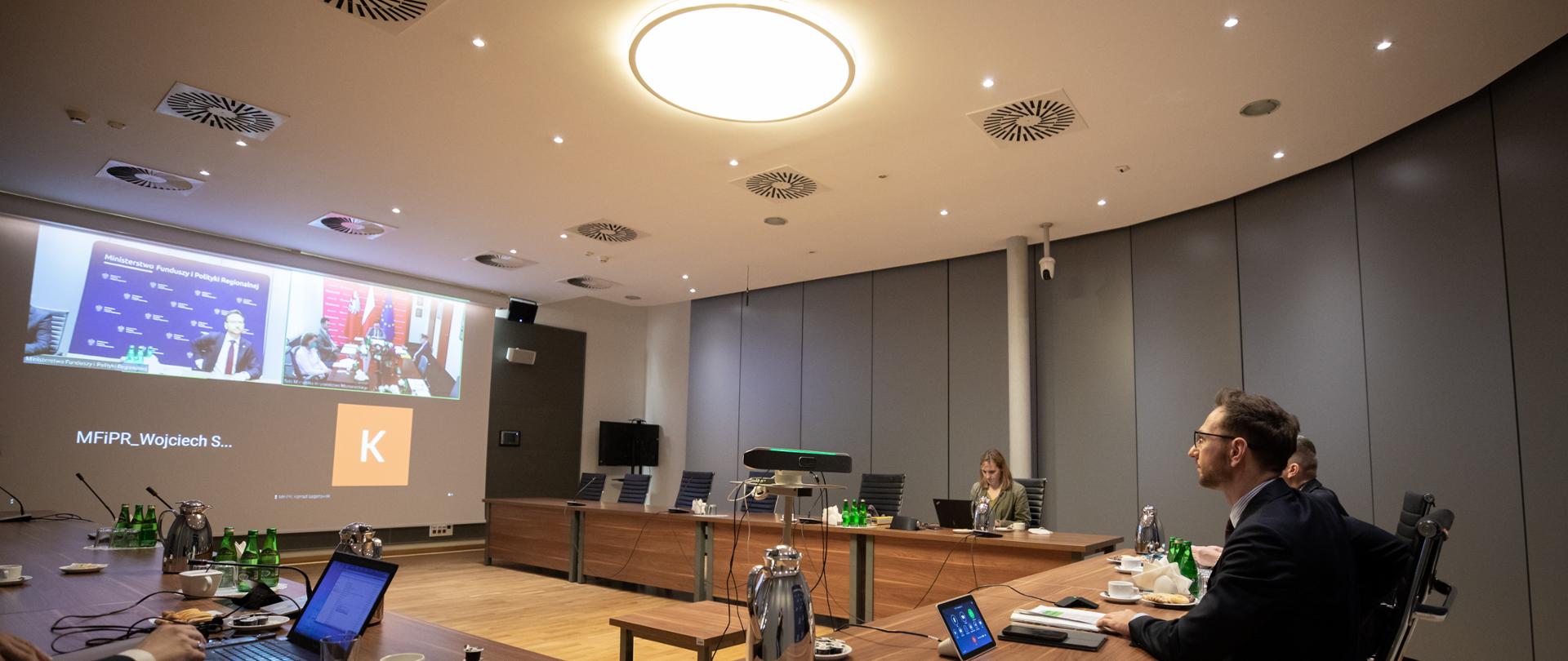 wiceminister Waldemar Buda uczestniczy w zdalnym spotkaniu z marszałkiem województwa mazowieckiego Adamem Struzikiem