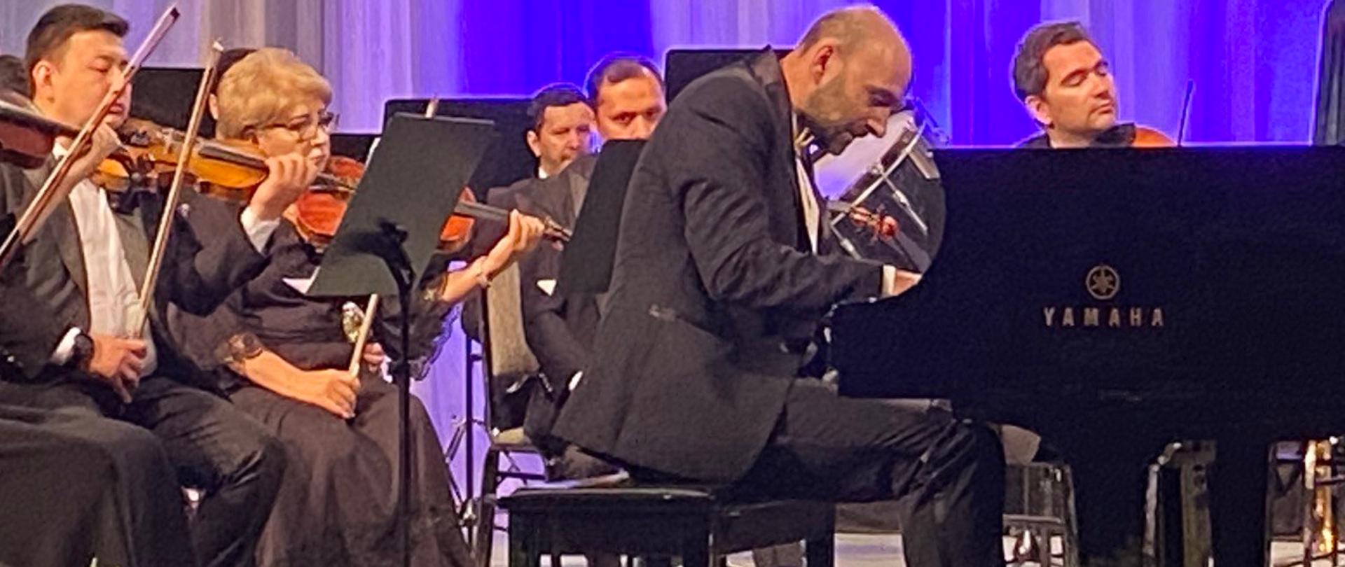 Wojciech_Waleczek-koncert_w_Narodowym_Konserwatorium_Uzbekistanu_z_okazji_obchodów_Dnia_Europy_2