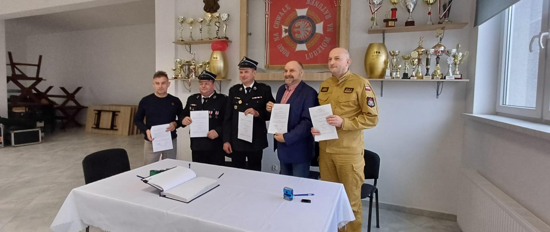 Uroczyste podpisanie porozumienia dotyczącego włączenia jednostki OSP Żabiny do krajowego systemu ratowniczo-gaśniczego