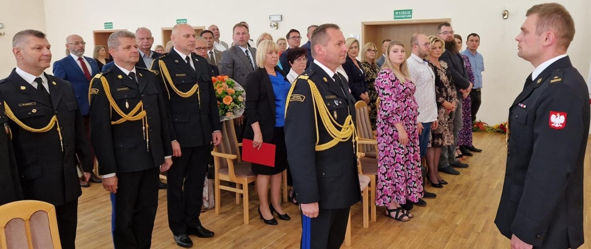 Przyjęcie meldunku od dowódcy uroczystości przez zastępcę komendanta głównego PSP 