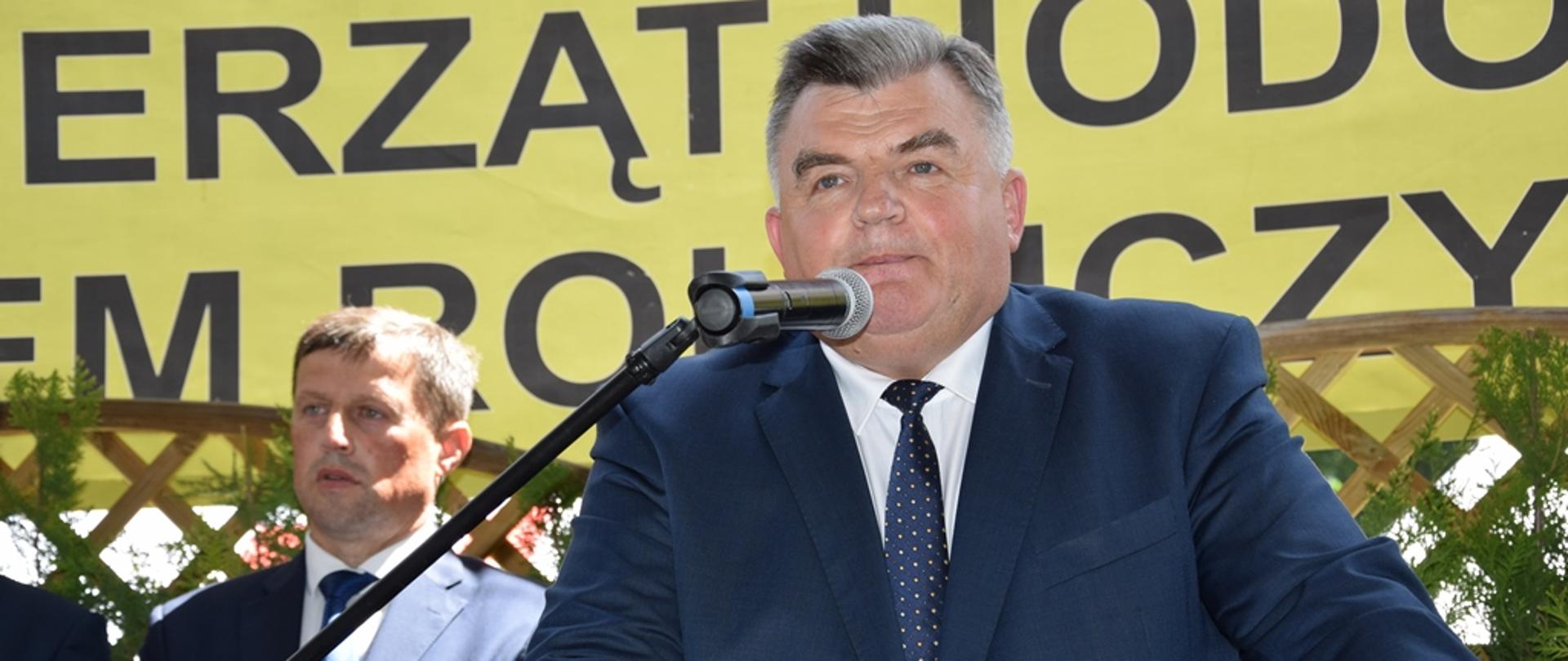 Sekretarz stanu T. Romańczuk podczas wystąpienia w Szepietowie