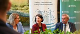 Na zdjęciu od lewej Katarzyna Jastrzemska, Dorota Zawadzka-Stępniak prezes zarządu NFOŚiGW, Józef Matysiak zastępca prezesa zarządu NFOŚiGW
