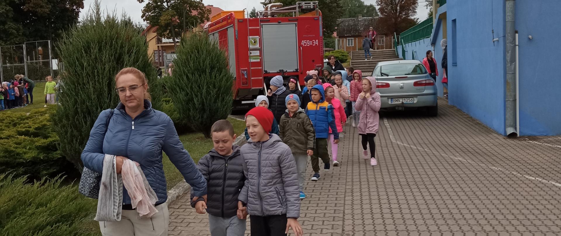 Ewakuacja w Zespole Szkół w Trzciannem.