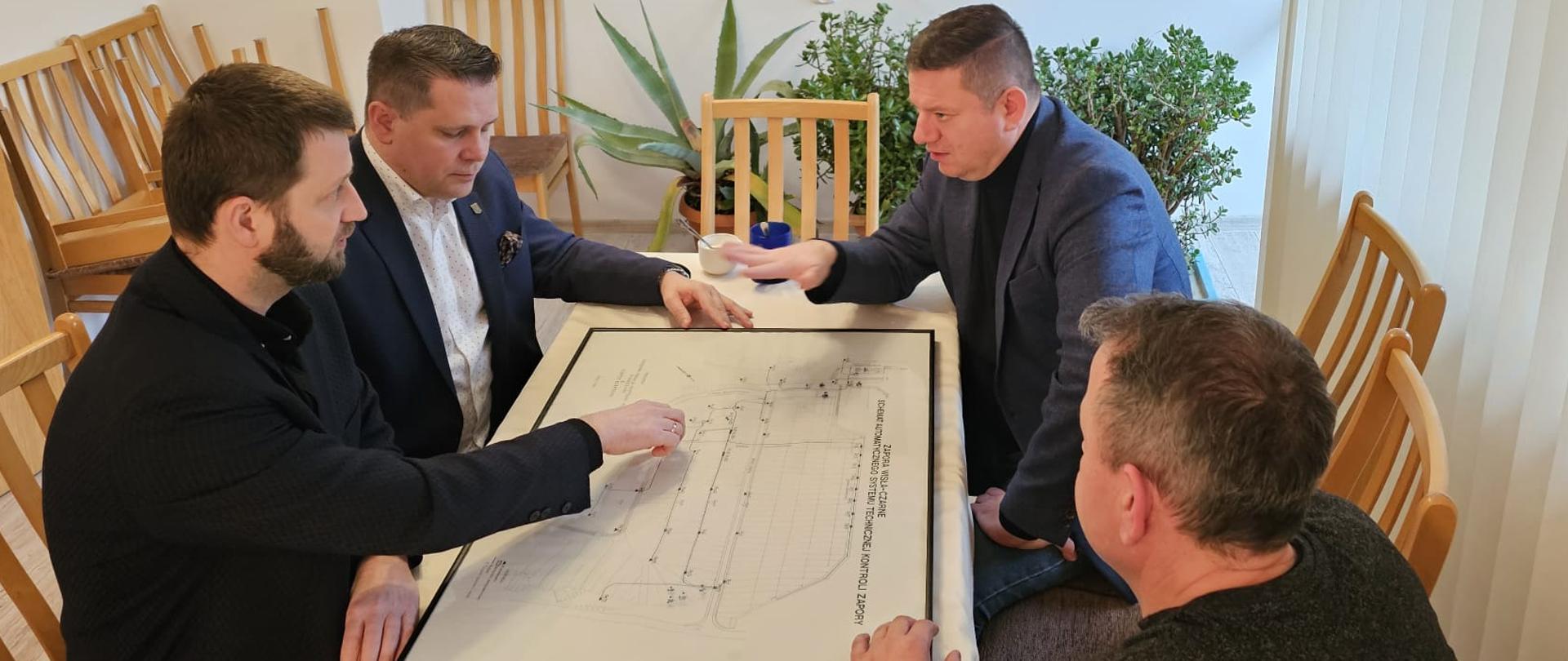 Remont zapory Wisła Czarne: spotkanie z udziałem wiceministra infrastruktury Przemysława Koperskiego