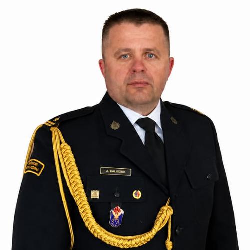 mł. bryg. Andrzej Kaliszuk Zastępca Komendanta Powiatowego PSP w Braniewie, w mundurze galowym.