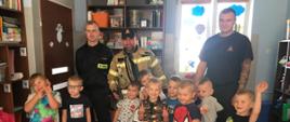 Wizyta włocławskich strażaków w przedszkolu "Smerfna Chata" we Włocławku