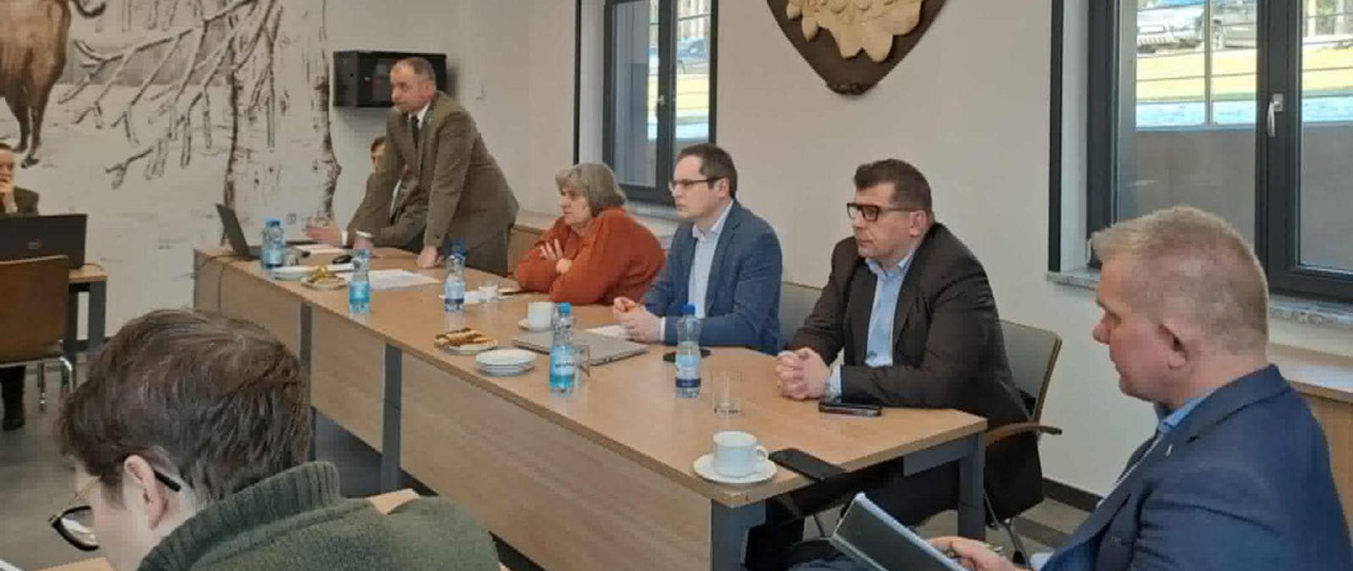 Spotkanie w sprawie szkód wyrządzanych przez żubry