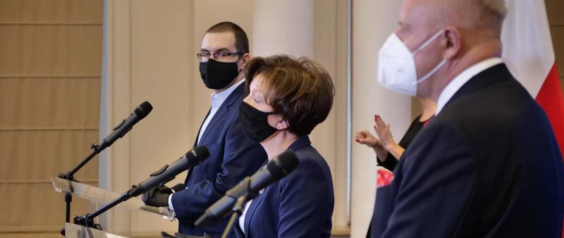 Konferencja Minister Mazurek