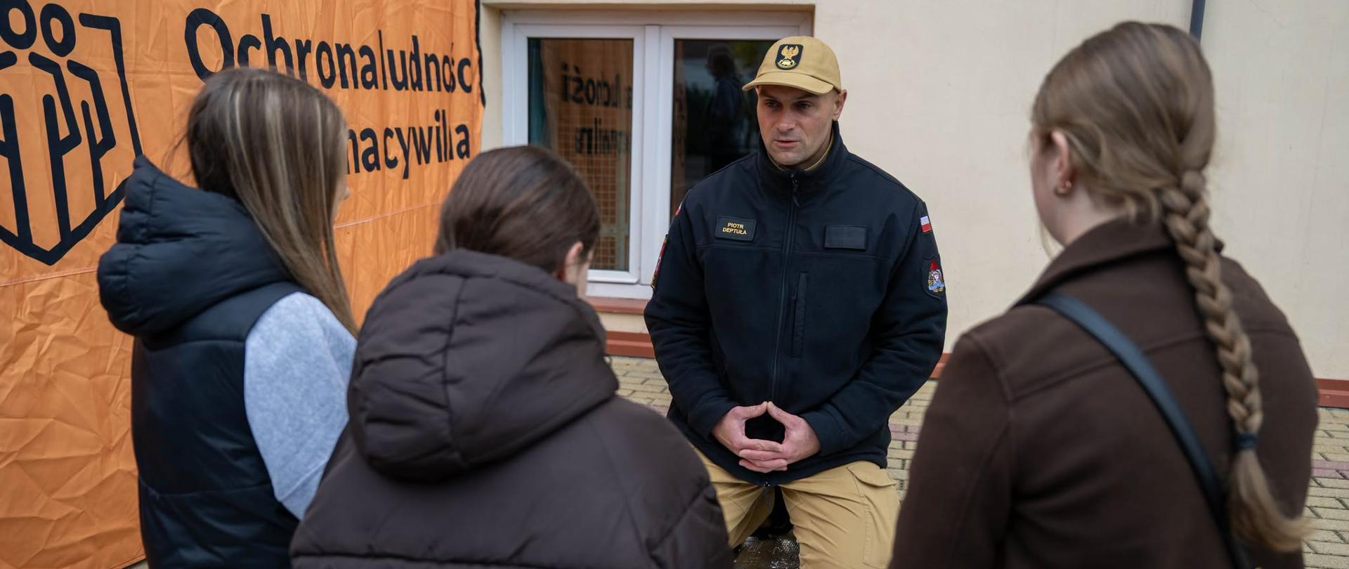 Zdjęcie przedstawia uczestników treningu reagowania 