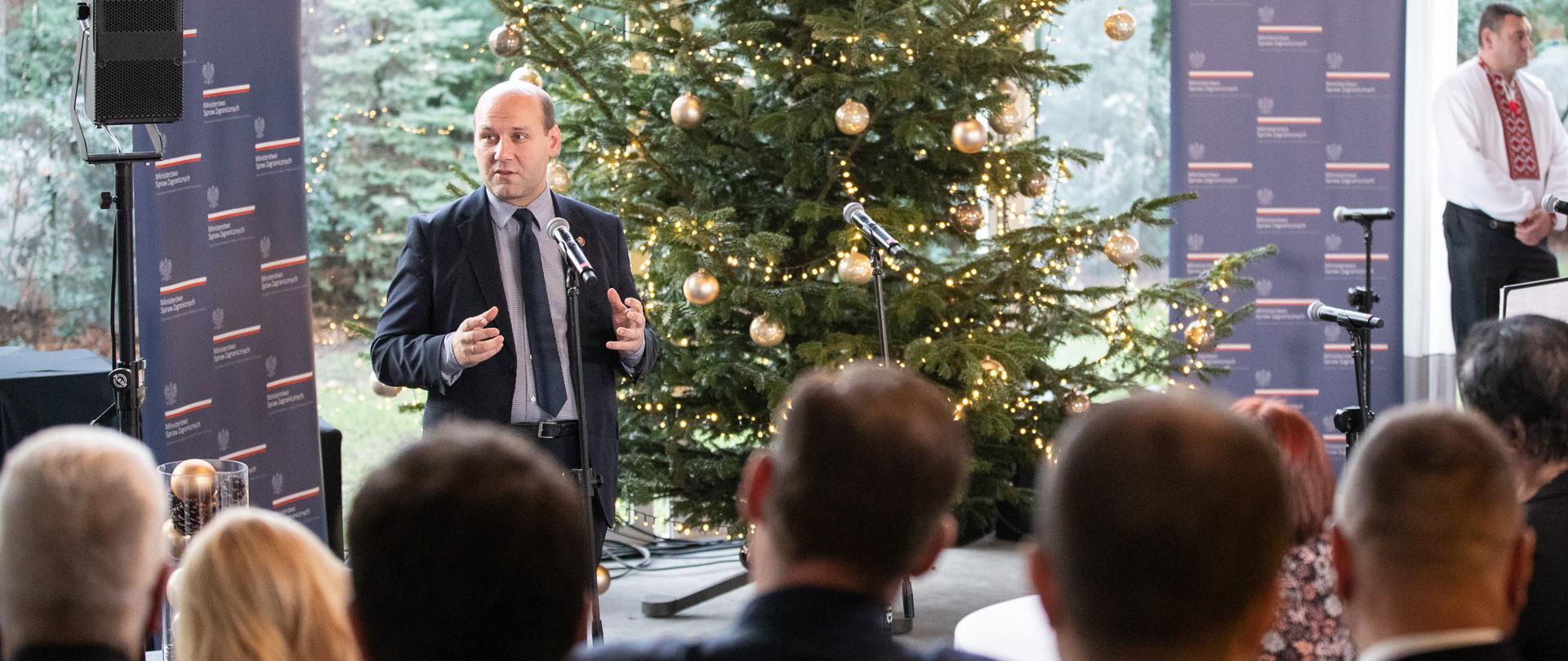 Wiceminister Szymon Szynkowski vel Sęk na spotkaniu wigilijnym z Polonią