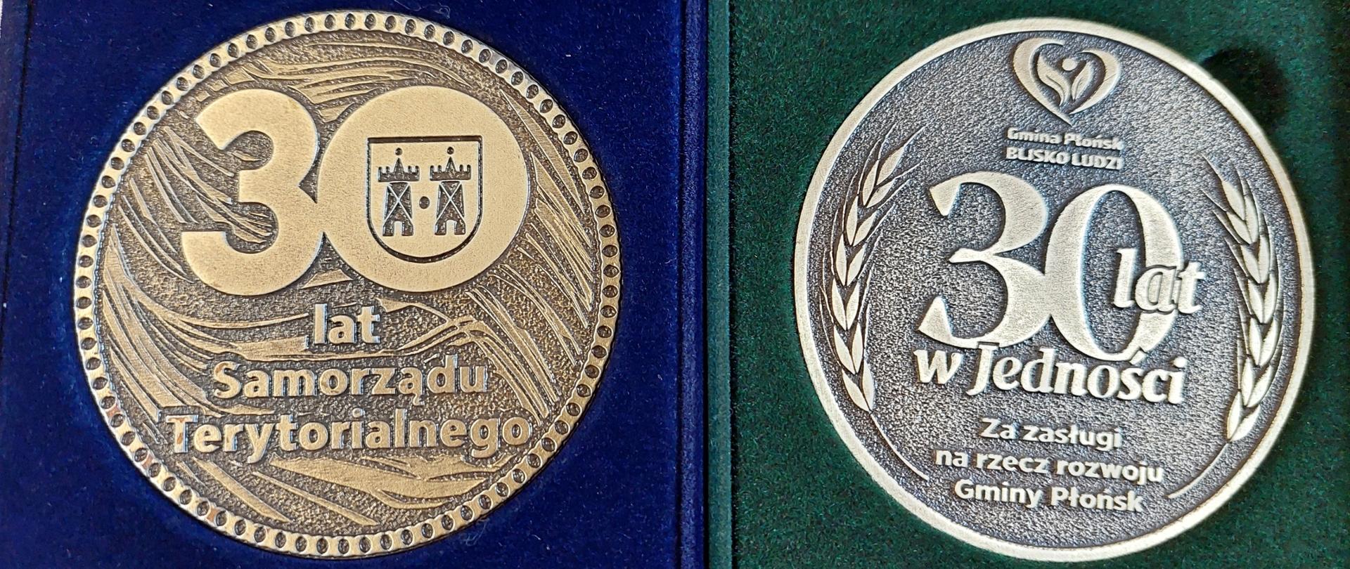 Na zdjęciu widać medale