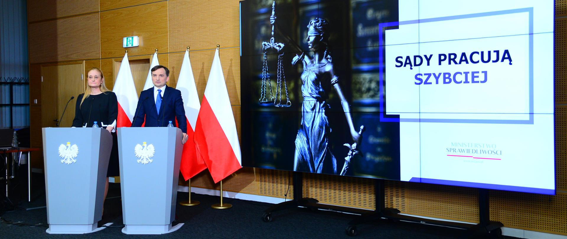 Konferencja prasowa z udziałem Ministra Sprawiedliwości Prokuratora Generalnego Zbigniewa Ziobro i wiceminister sprawiedliwości Katarzyny Frydrych na temat szybszego czasu postępowań sądowych. 