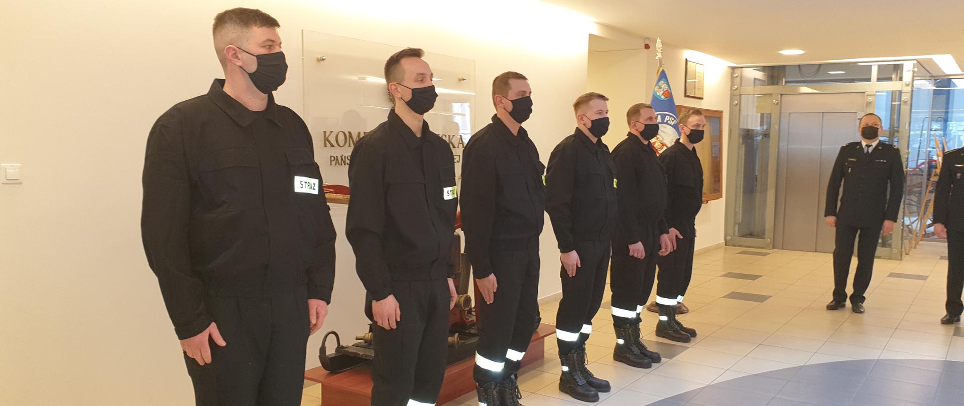 Ślubowanie 6-ciu nowo przyjętych strażaków 