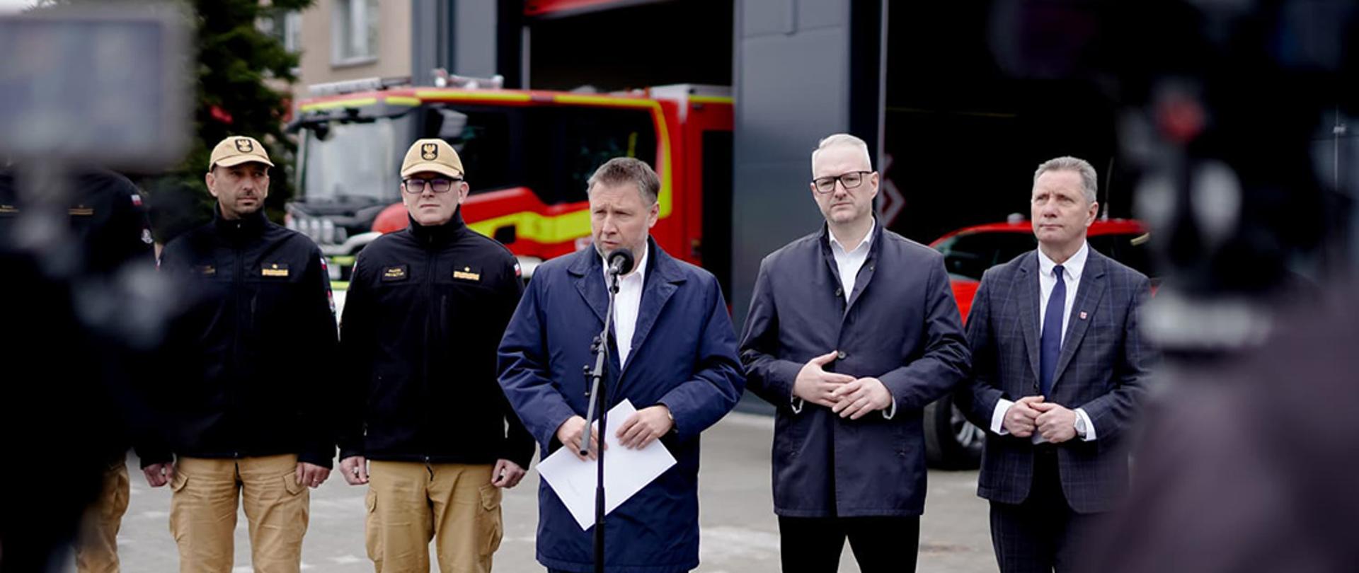 Minister Marcin Kierwiński w trakcie konferencji prasowej