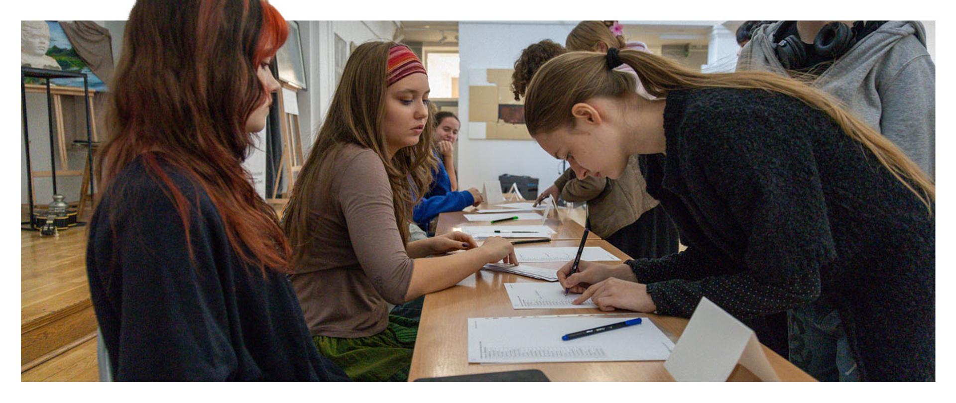 29 października uczniowie PLSP wzięli udział w wyborach na stanowisko Przewodniczącego Rady Samorządu Uczniowskiego. W wyniku głosowania przewodniczącym w roku szkolnym 2025/26 została Oliwia Kęska z klasy 3a.
fot. Marta Wawrzynowicz