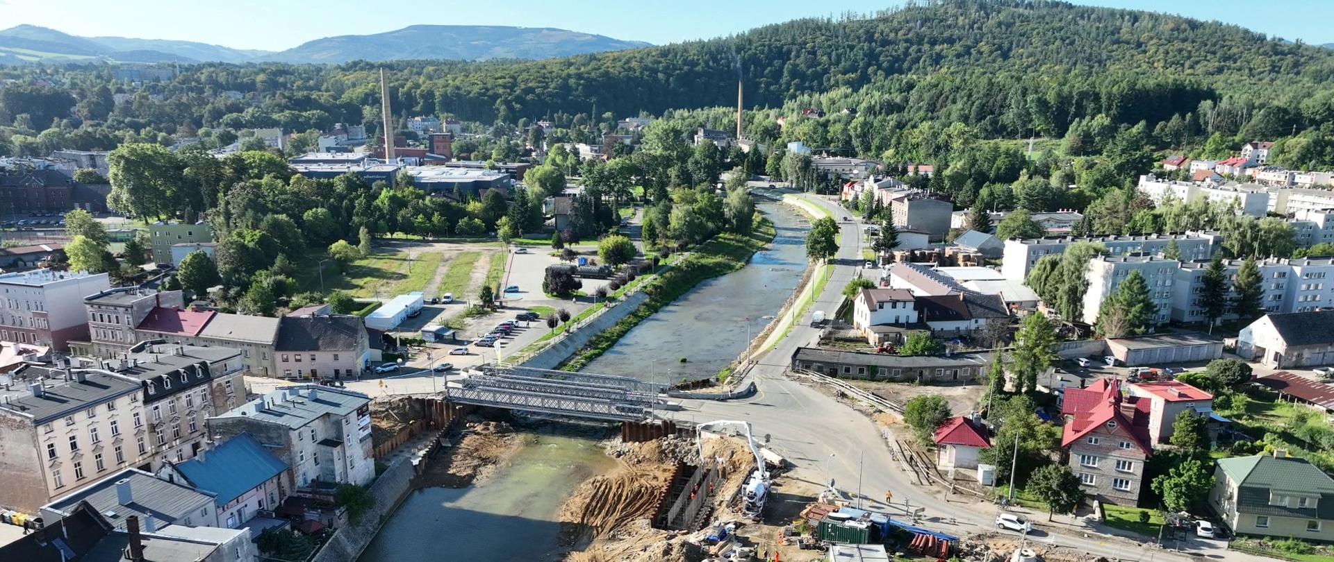 Budowa mostu w Głuchołazach na Białej Głuchołaskiej