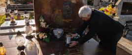 Złożenie wieńców i kwiatów z okazji zbliżającego się dnia Wszystkich Świętych