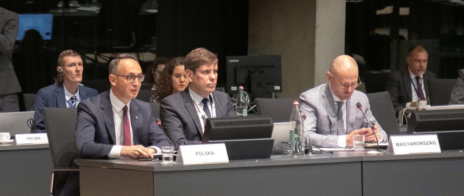 Minister infrastruktury Dariusz Klimczak w trakcie posiedzenia Rady ds. Transportu