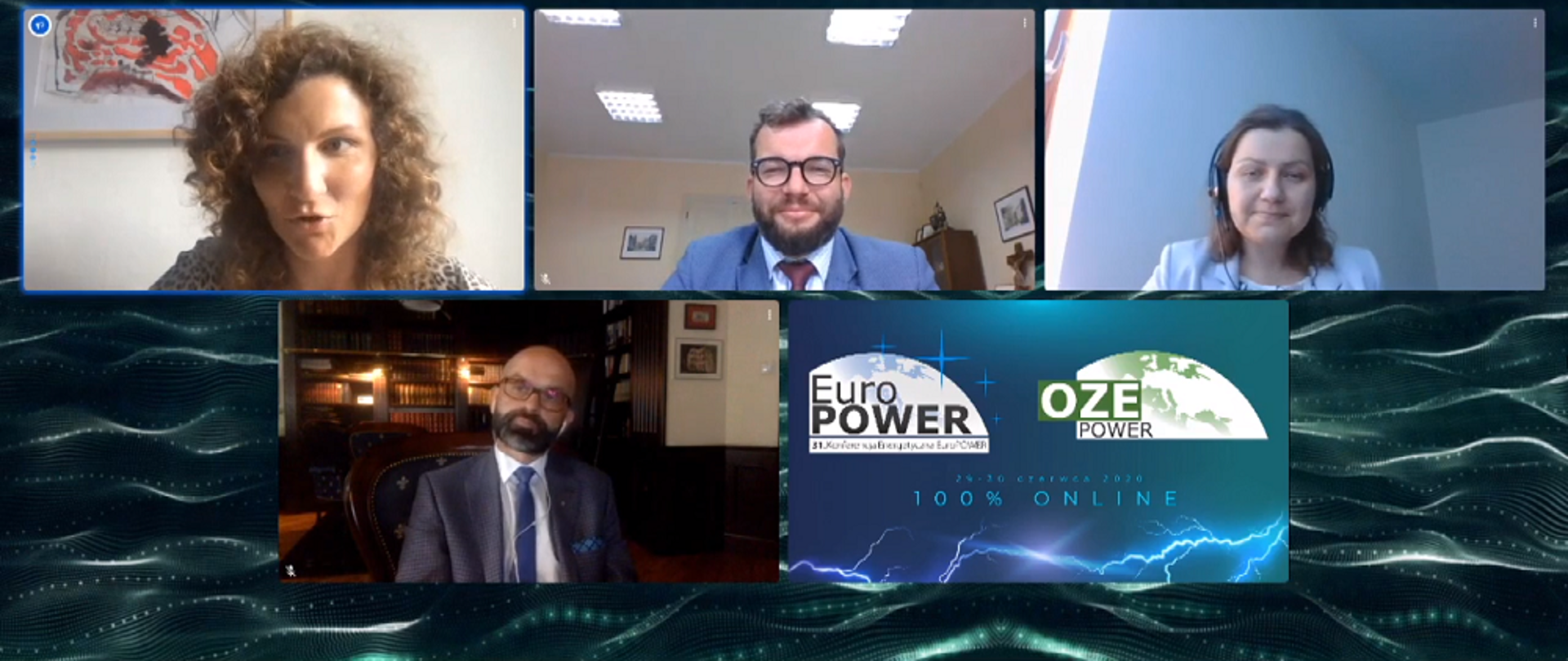 Grafikę stanowi zrzut ekranu z konferencji online Euro Power, poświęconej między innymi Funduszowi Sprawiedliwej Transformacji. Widoczne są zdjęcia czterech prelegentów, w tym wiceministra Grzegorza Pudy