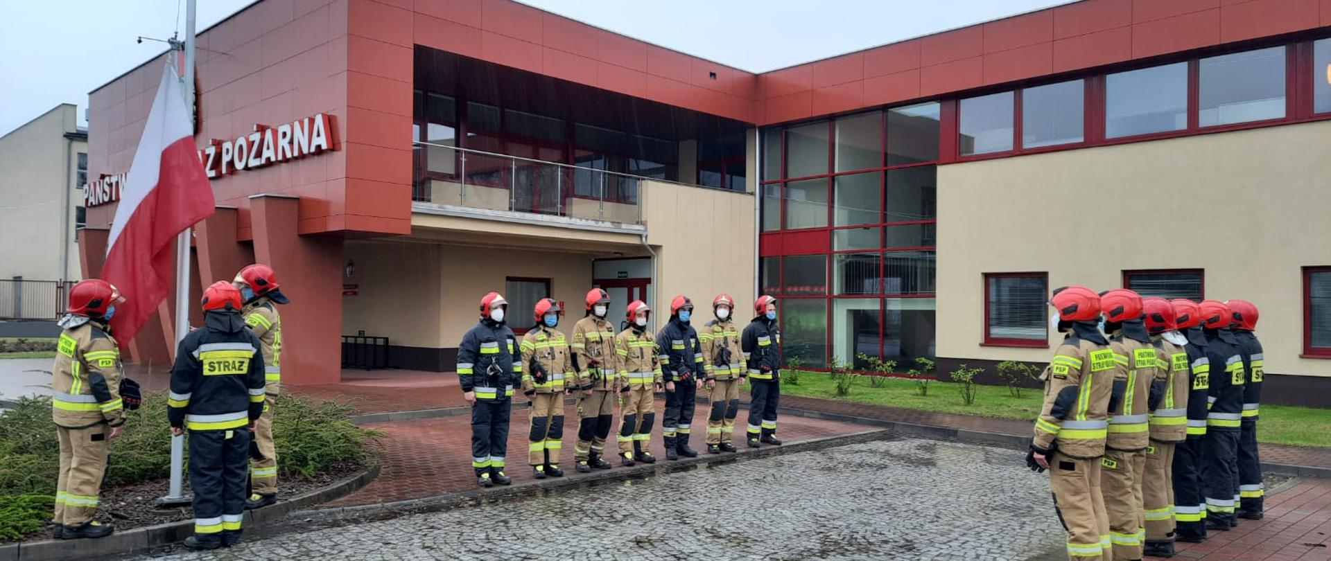 Święto Flagi Rzeczypospolitej Polskiej w Komendzie Powiatowej PSP w Nowej Soli.