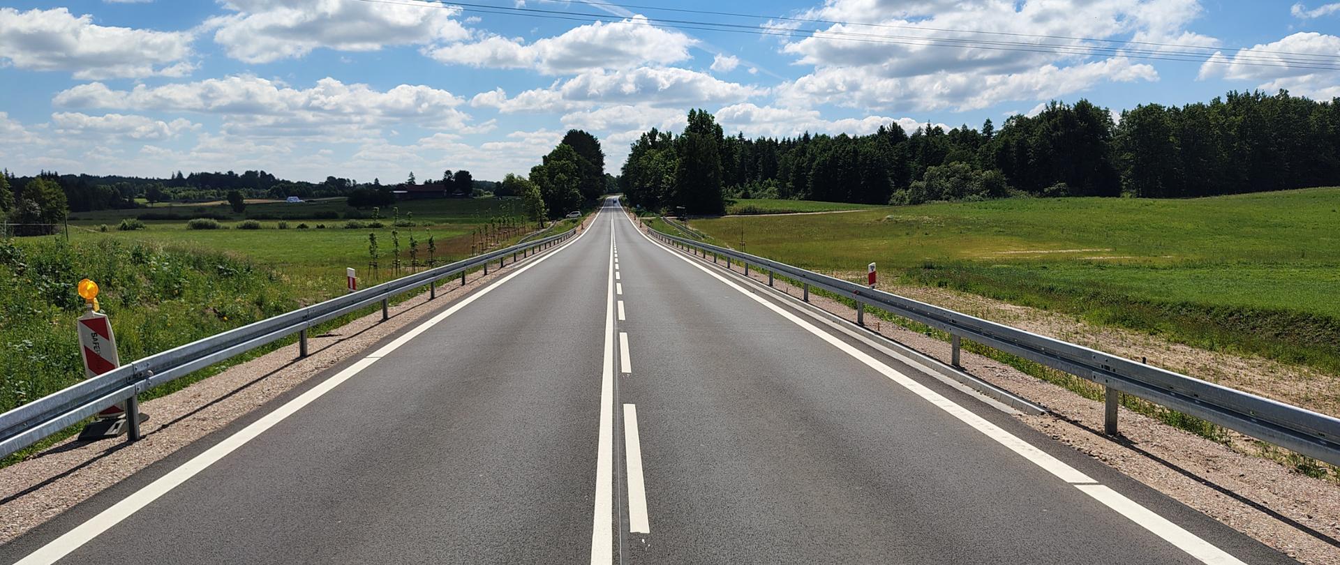 Rozbudowany odcinek DK65 między Oleckiem a Gąskami z nową nawierzchnią i barierami ochronnymi.
