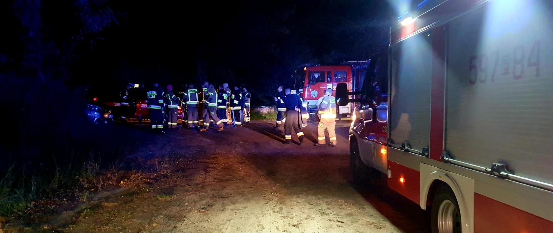 Strażacy na miejscu zbiórki