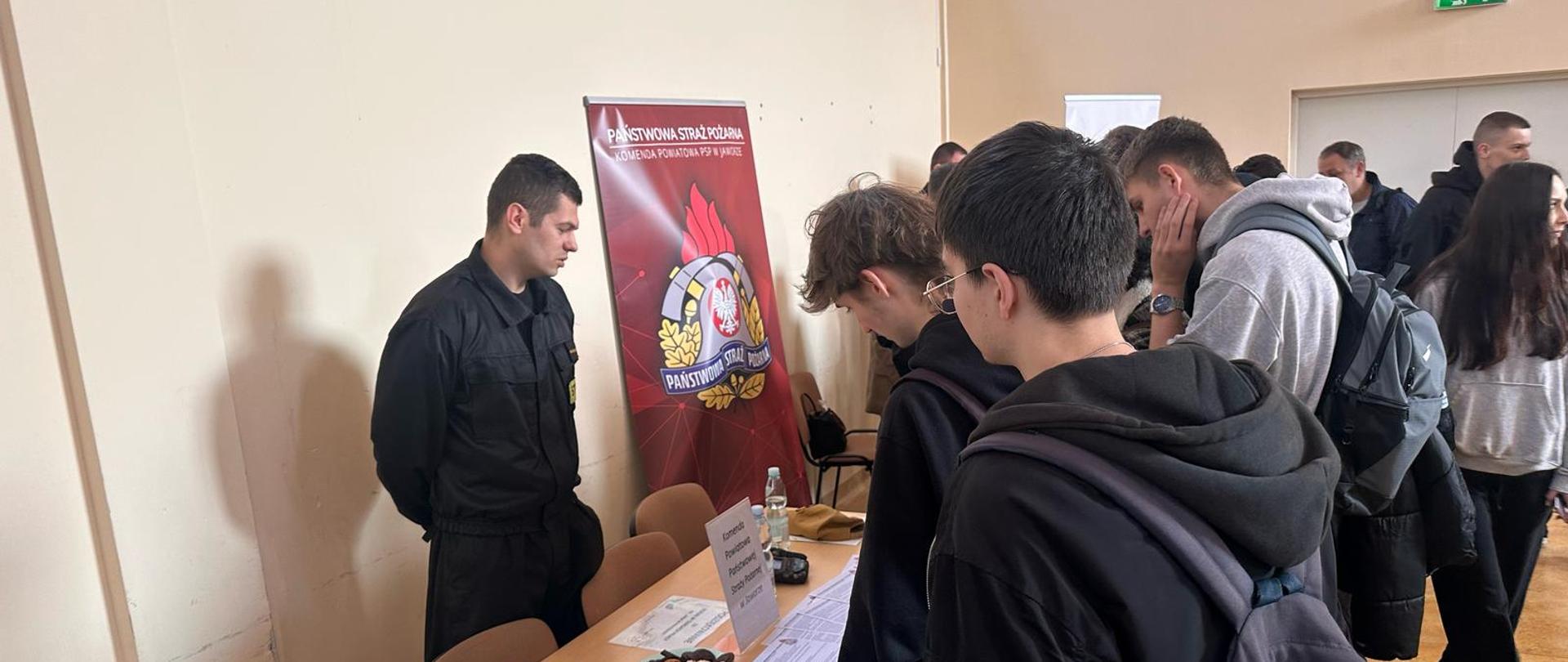 Strażacka ścieżka kariery PSP Jawor na Targach Pracy