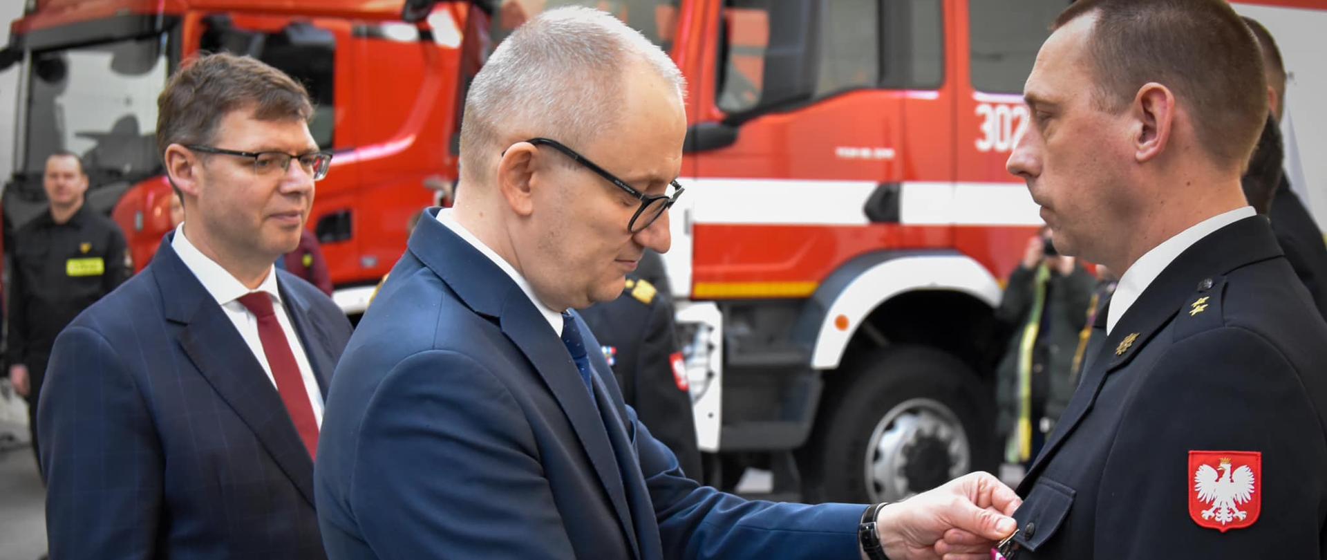 Do strażaków z olsztyńskiej Komendy Miejskiej PSP i OSP Biskupiec trafiły samochody pożarnicze