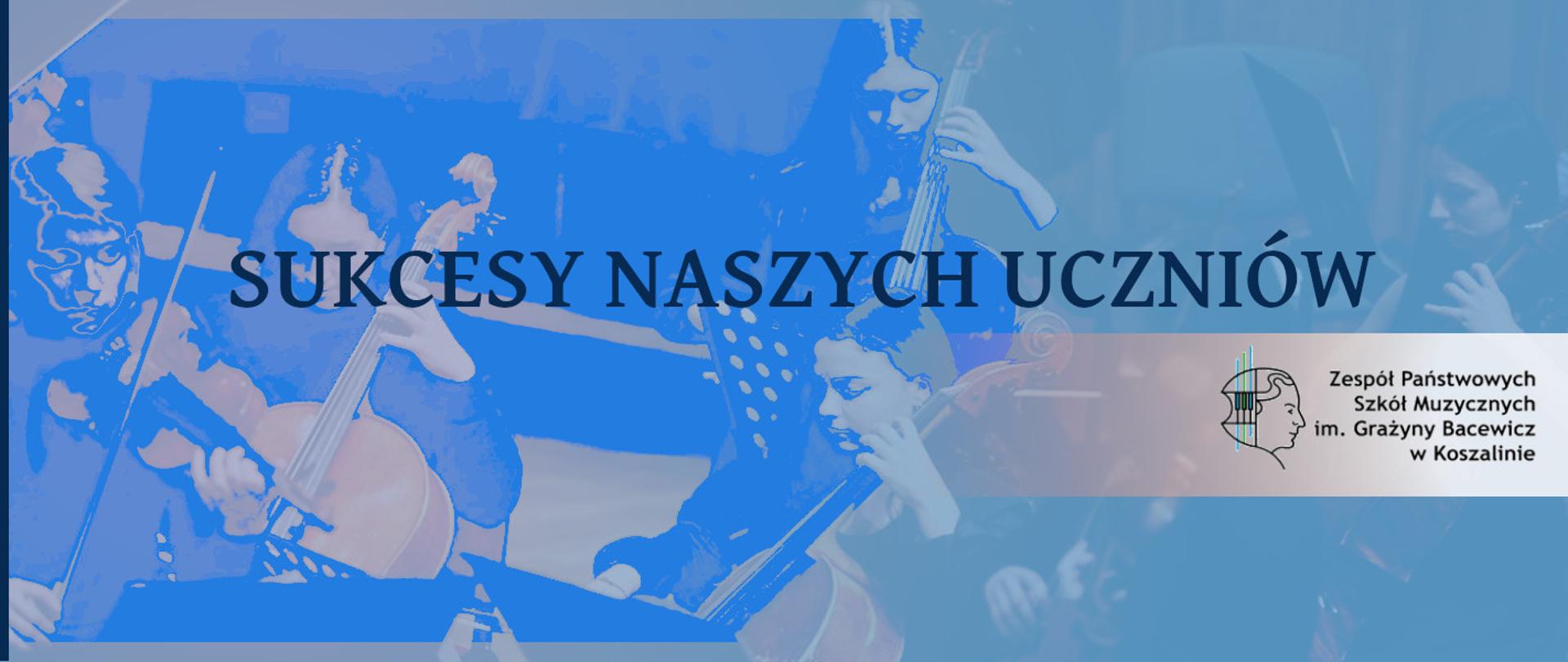 Baner z sukcesami naszych uczniów, kolor niebieski z granatowym napisem i logotypem szkoły.