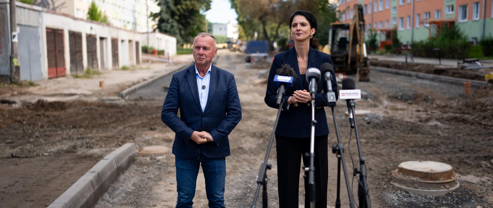 Briefing prasowy w Jeleniej Górze poświęcony odbudowie dróg po powodzi