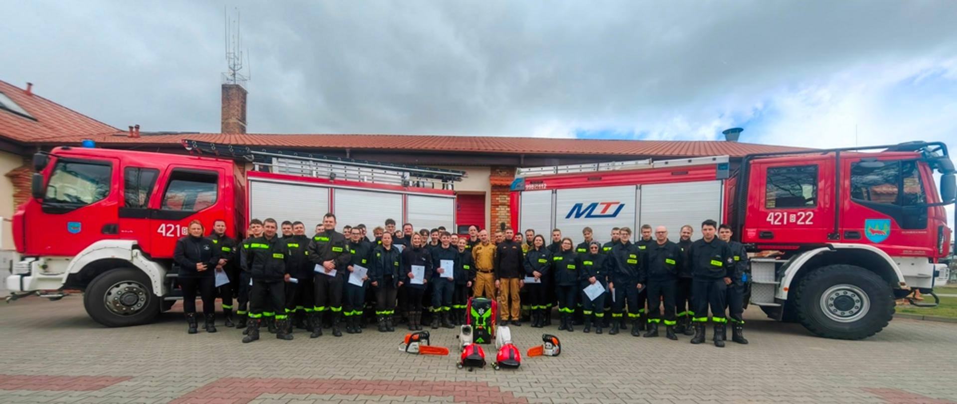 43 nowych strażaków w powiecie grajewskim może uczestniczyć w akcjach ratowniczych.
Zakończenie szkolenia podstawowego strażaków OSP.
