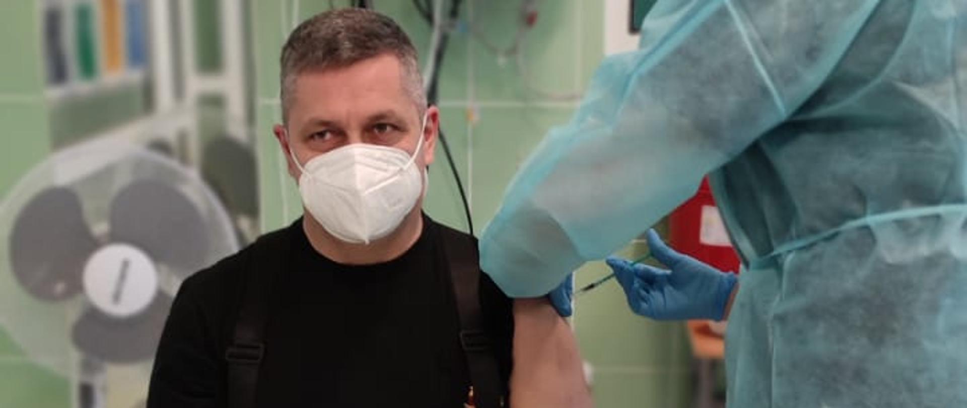 Pierwsza grupa funkcjonariuszy zaszczepiona