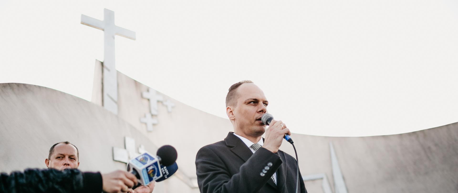 Światowy Dzień Pamięci Ofiar Wypadków Drogowych, udział w wydarzeniu wziął wiceminister infrastruktury Rafał Weber