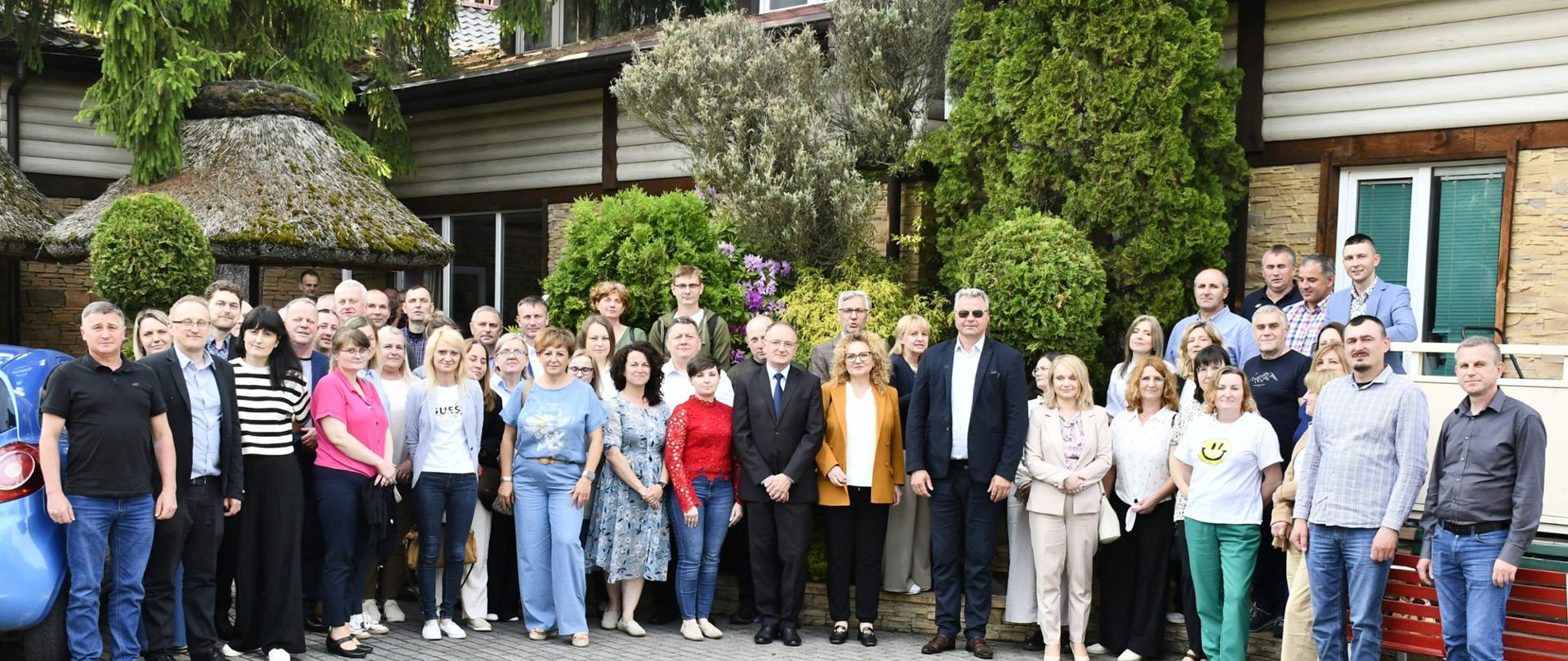 Zdjęcie grupowe pracownik podczas narady pracowników Wojewódzkiego Inspektoratu Ochrony Roślin i Nasiennictwa w Lublinie, która odbyła się w Firleju 3 czerwca 2025 roku