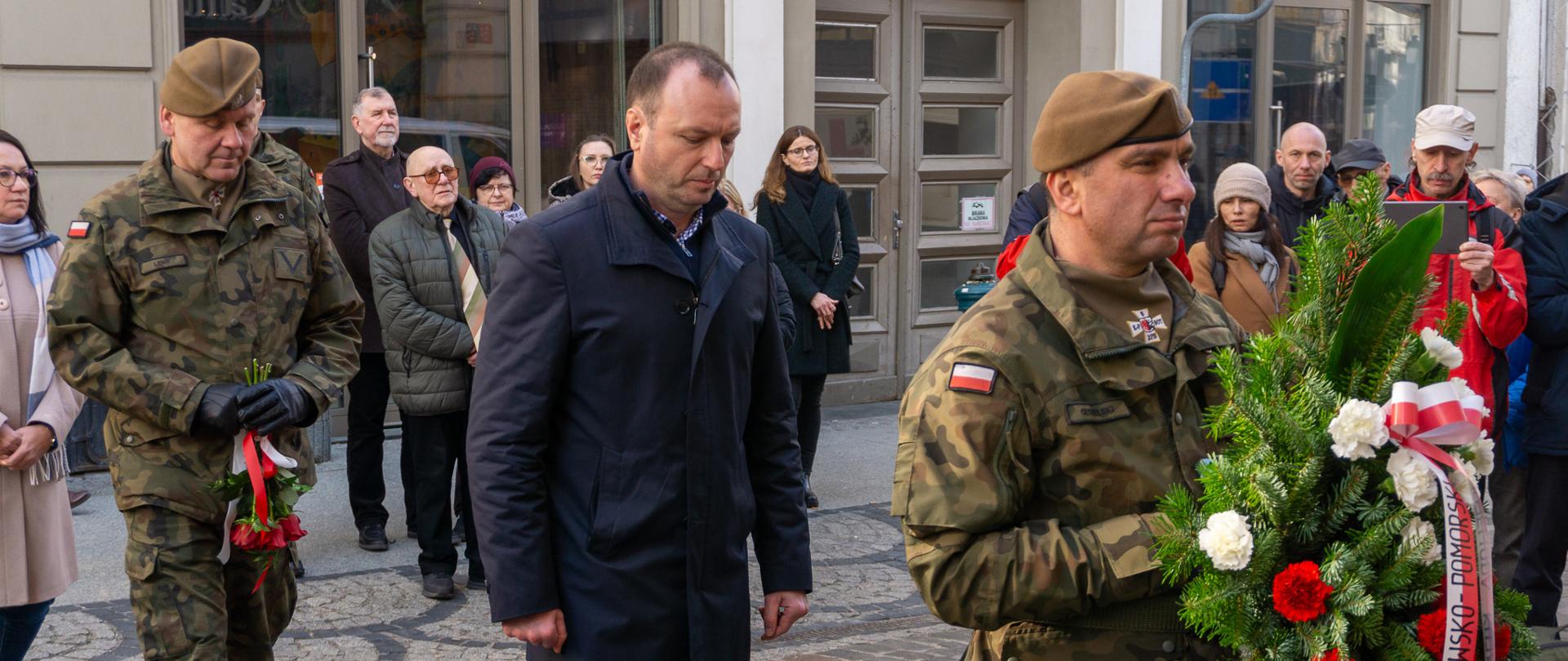 Uroczyste odsłonięcie tablicy pamiątkowej 